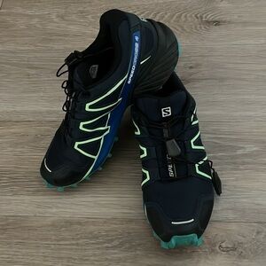 Women's trail running shoes